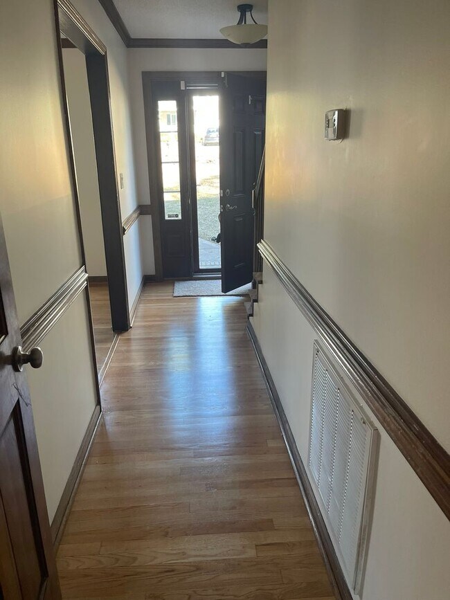 Building Photo - LAKE SHORES