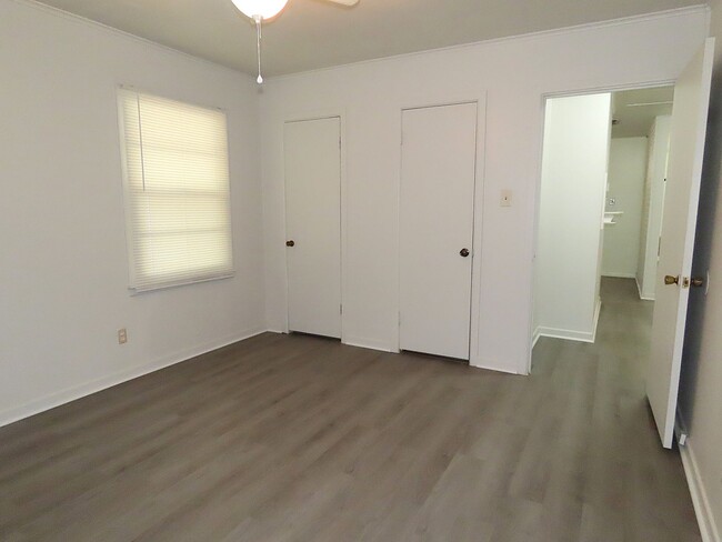 Building Photo - Lindale ISD, Spacious 3 Bedroom, 1 Bath House