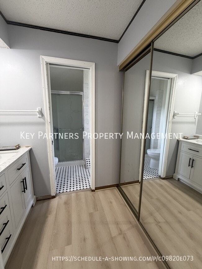 Building Photo - 6501 Long-