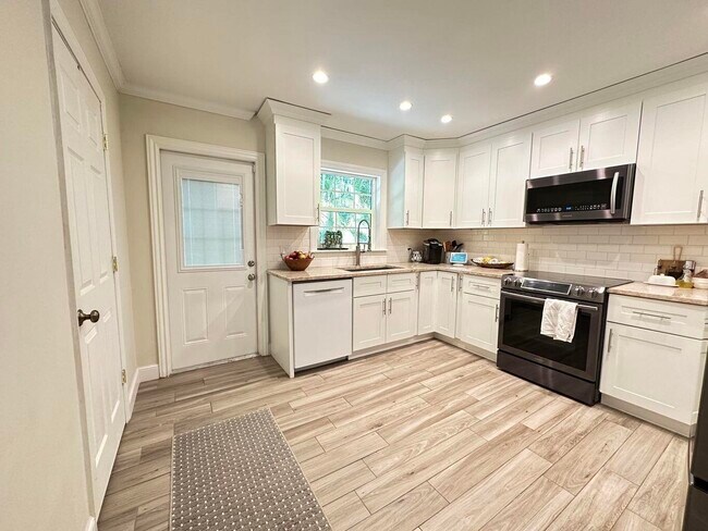 Building Photo - 917 SW 36th Terrace