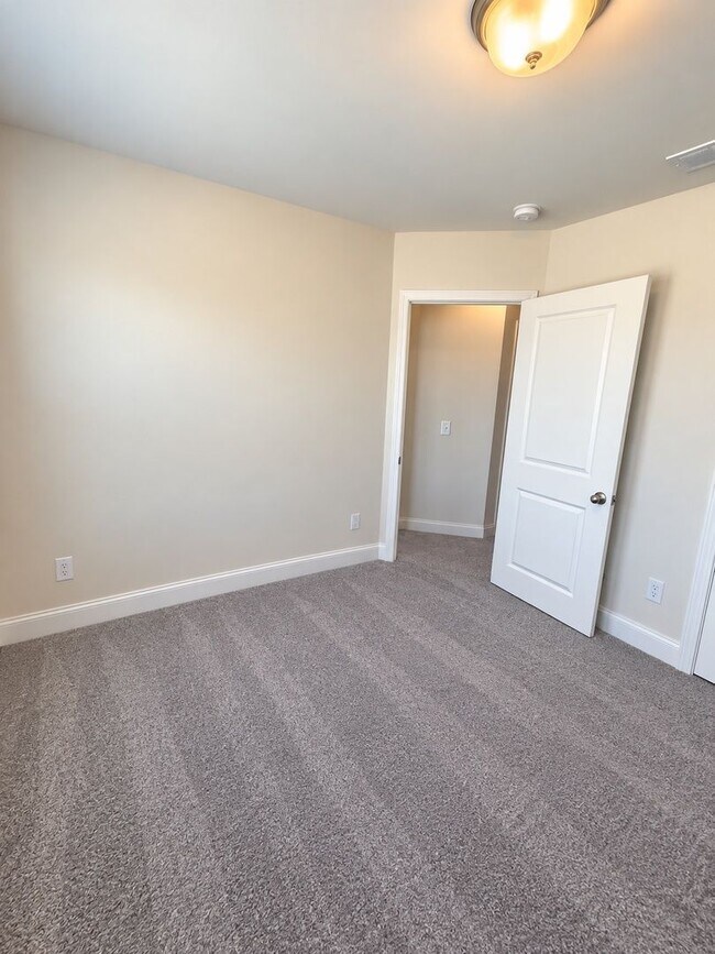 Building Photo - 7775 Montview Rd
