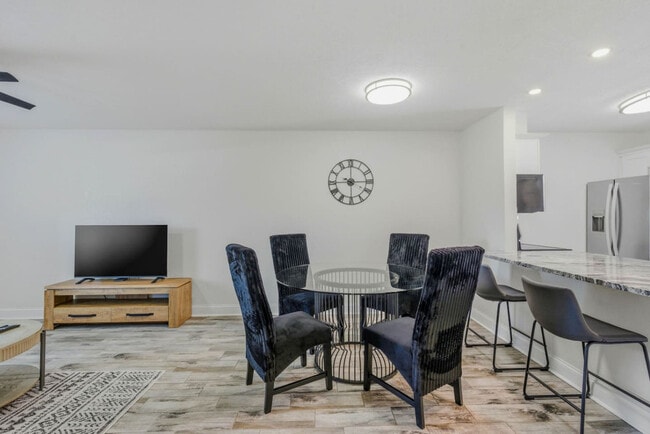 Building Photo - 3909 W Cleveland St