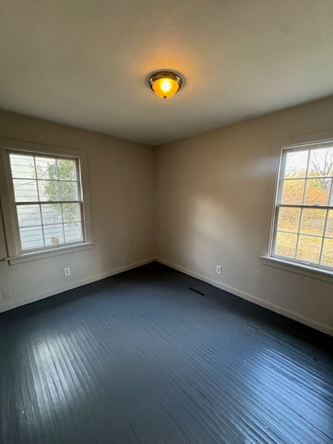 Building Photo - 1115 Milton St