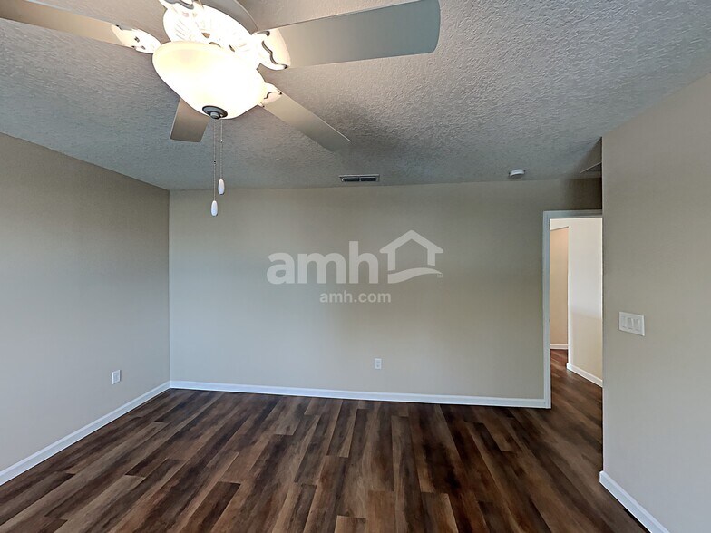 Building Photo - 219 Hemlock Pt