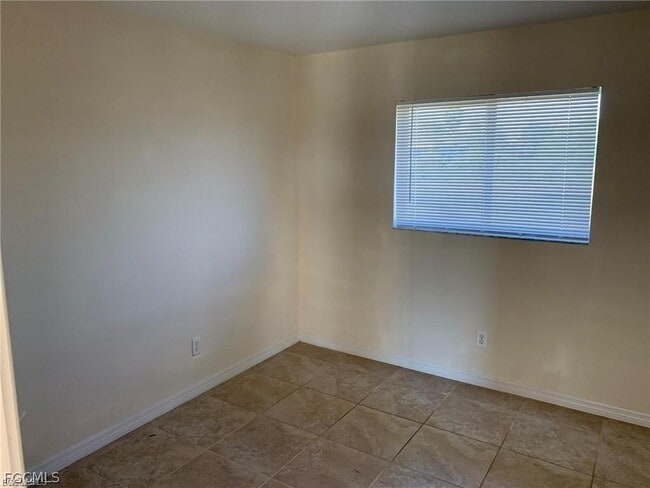 Building Photo - 1908 Haviland Ave S