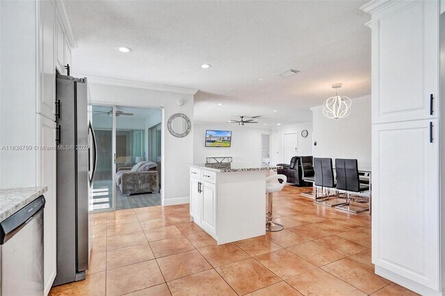 Building Photo - 10850 NW 29th Manor