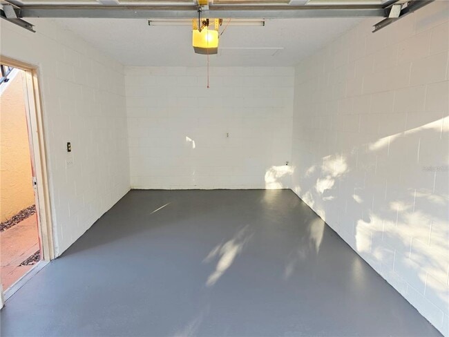 Building Photo - 7543 Sugar Bend Dr