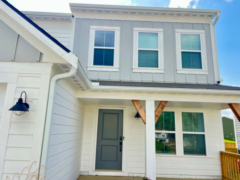 Building Photo - 372 Traminer Wy