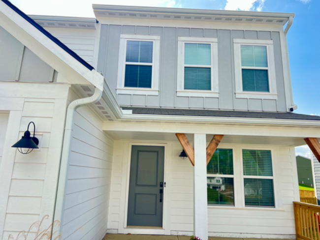 Building Photo - 372 Traminer Wy