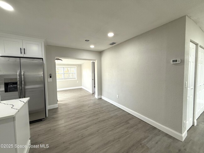 Building Photo - 2307 King Richard Rd