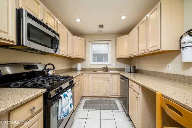 Building Photo - 107 3rd Ave