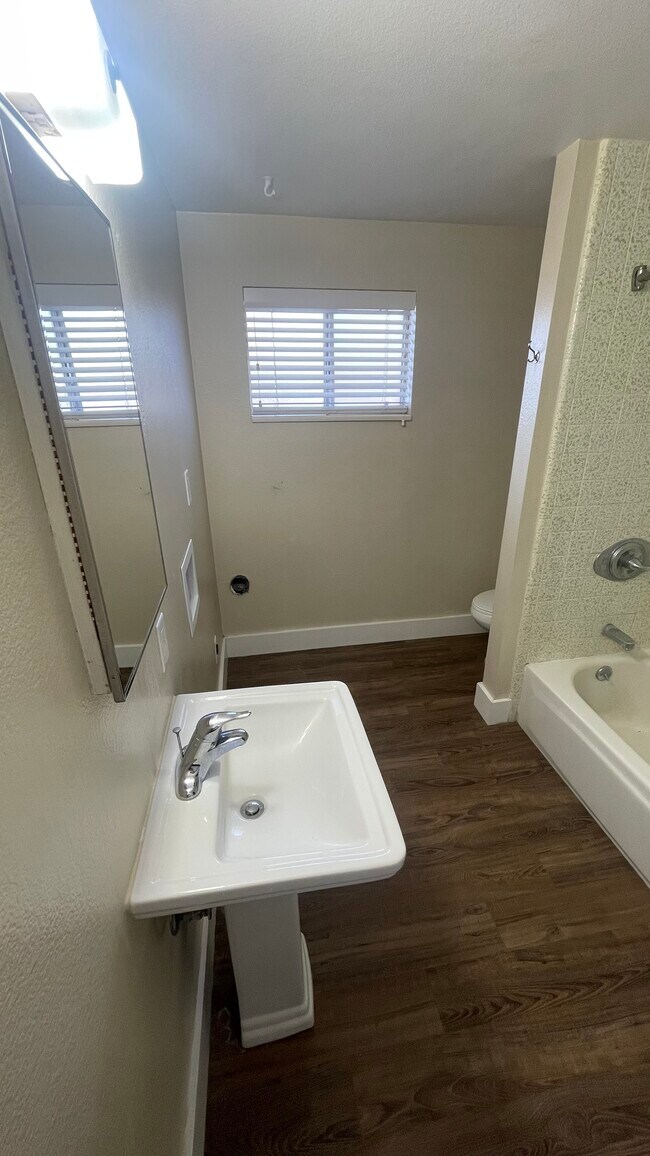Building Photo - UNIT 525