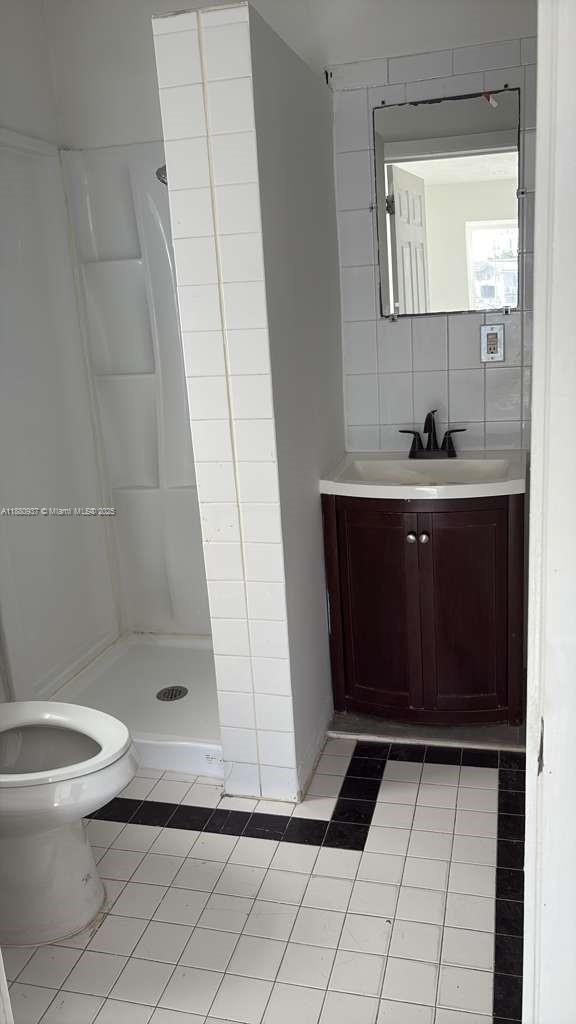 Building Photo - 1943 71st St