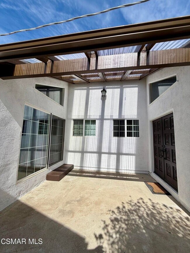 Building Photo - Welcome this single story, beautifully maintained and thoughtfully updated home South Of The Boul...