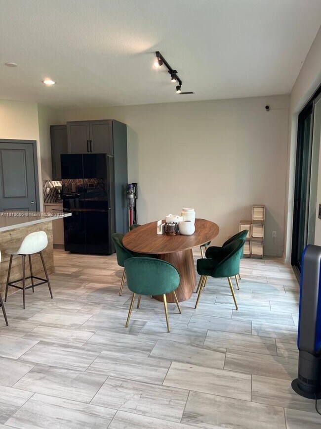 Building Photo - 8813 Antarus Dr