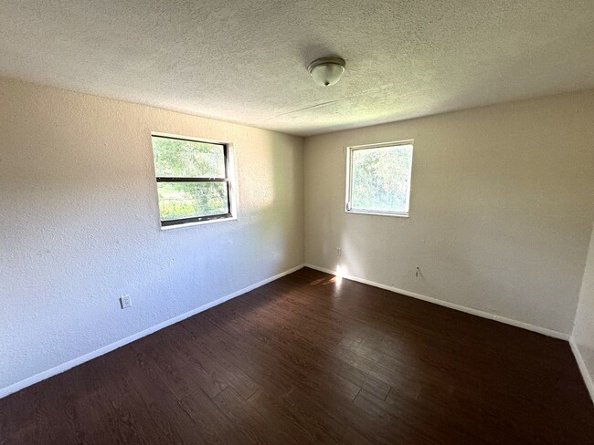 Building Photo - Lakeland 3 Bedroom 1 Bath Home! NO APPLICA...