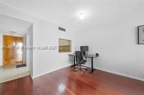 Building Photo - 1 br, 2 bath Condo - West Bay Gardens