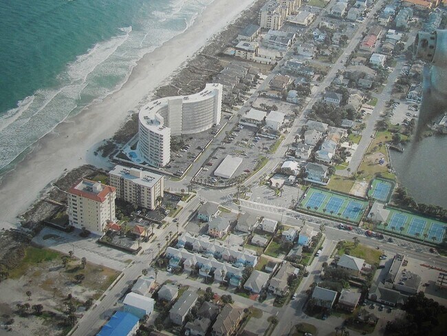 Building Photo - 903 Ocean Dr S