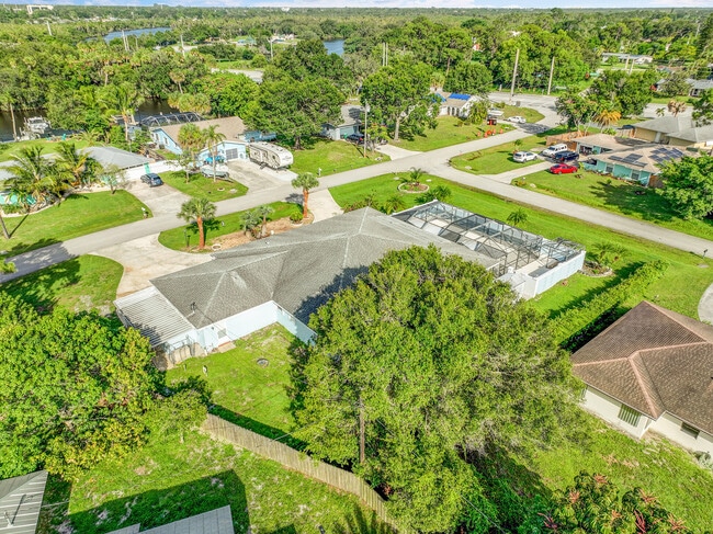 Building Photo - 154 SE Naranja Ave