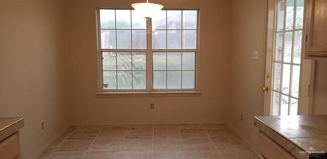 Building Photo - 17 Crown Pointe Blvd