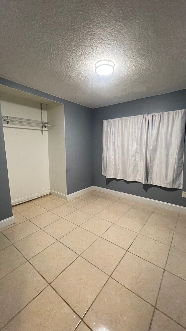 Building Photo - 3610 NW 1st Ct