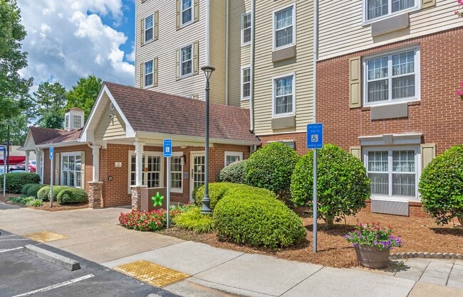 Building Photo - 3300 Northlake Pkwy NE