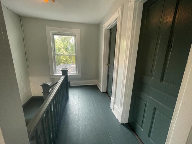 Building Photo - 2019 Main St