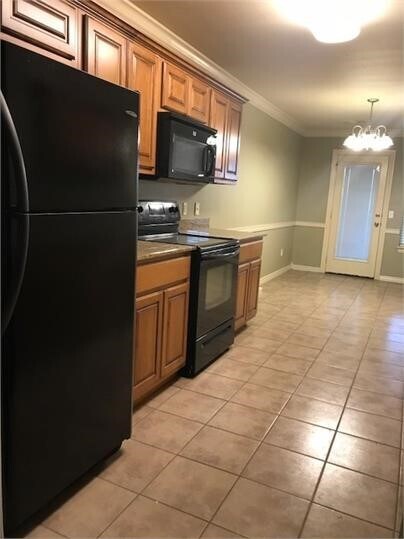 Building Photo - 1015 Oakwood Ln