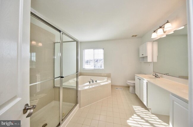 Building Photo - 580 Callander Way