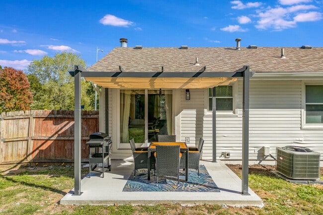 Building Photo - 7105 Chas Dr