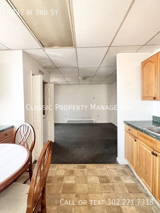 Building Photo - 1832 W 3rd St