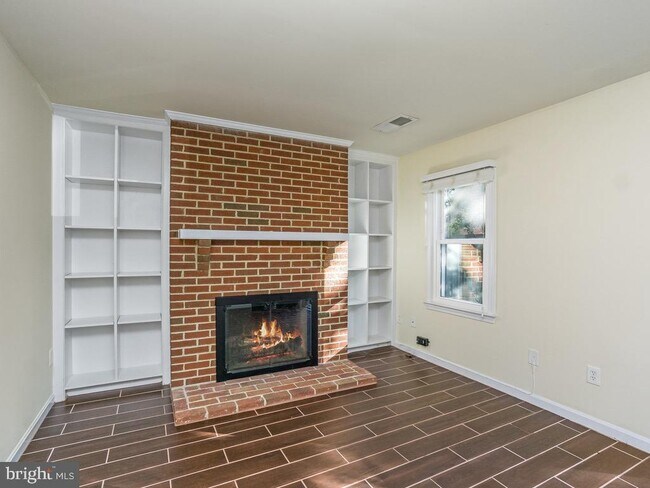 Building Photo - 1128 N Taylor St