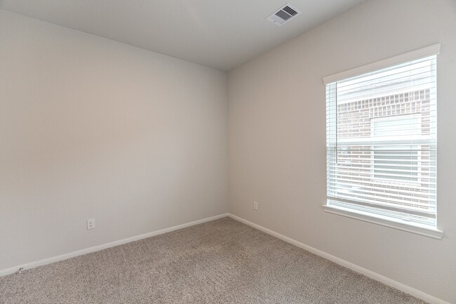 Building Photo - 100 Ashe Juniper Wy