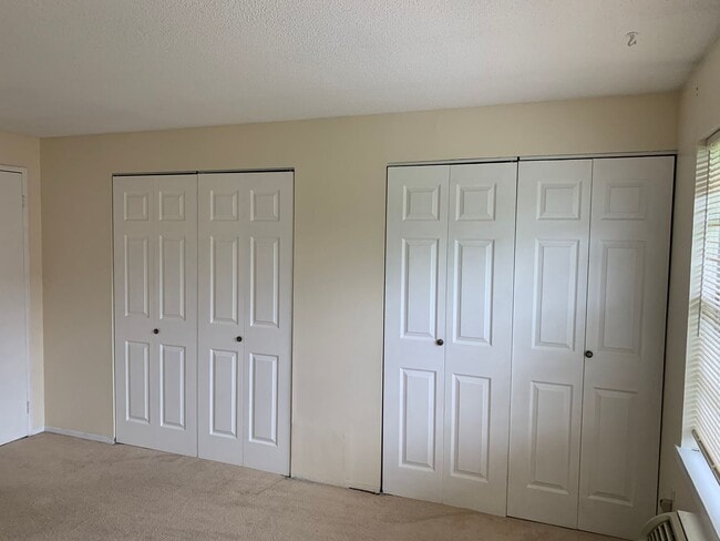 Building Photo - Upper Level Unit With Heat and Hot Water I...