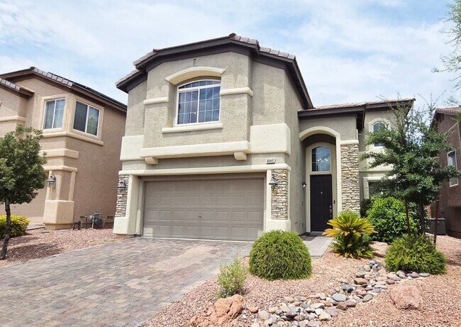 Building Photo - Spacious 3 Bed + Loft & Den with Soaring Ceilings
