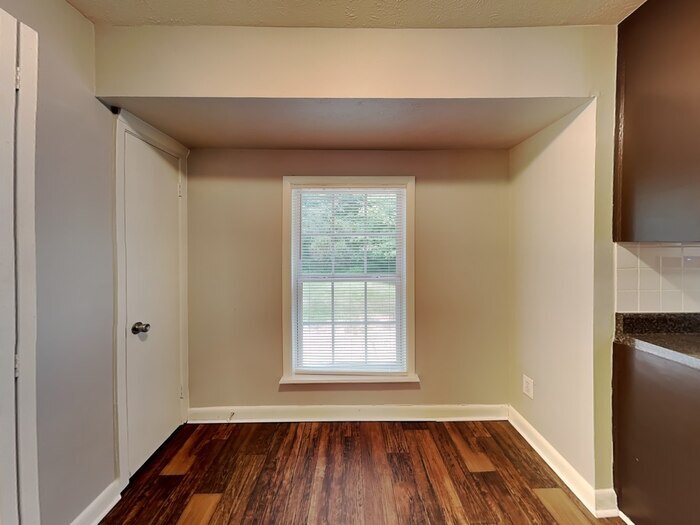 Building Photo - 3994 Pinehurst Valley Dr
