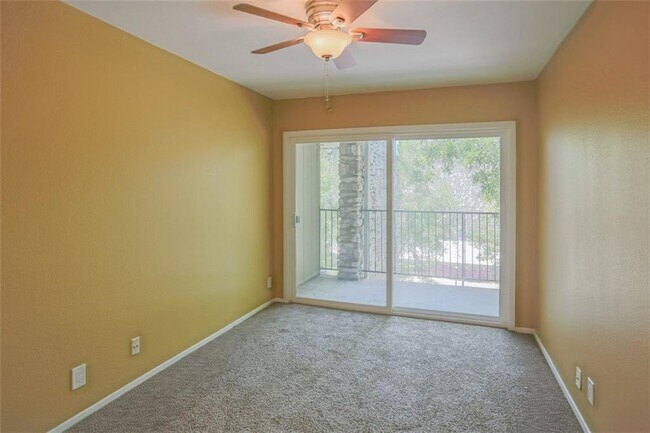 Building Photo - 500 E Riverside Dr