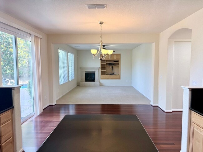 Building Photo - 5-Bed Gated Family Oasis | Prime Location & Backyard Space