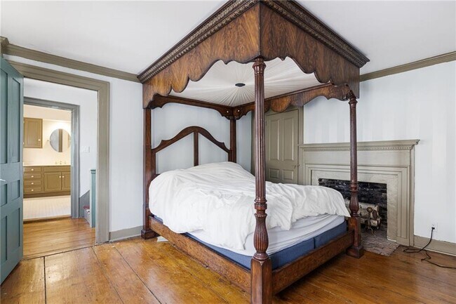 Building Photo - 73 Thames St