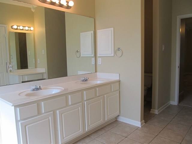 Building Photo - 3011 Chesapeake Bend Ln