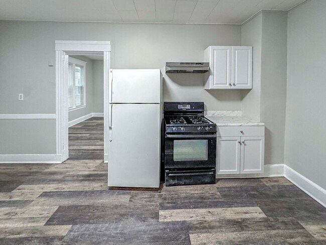 Building Photo - 318-320 Howard Ave