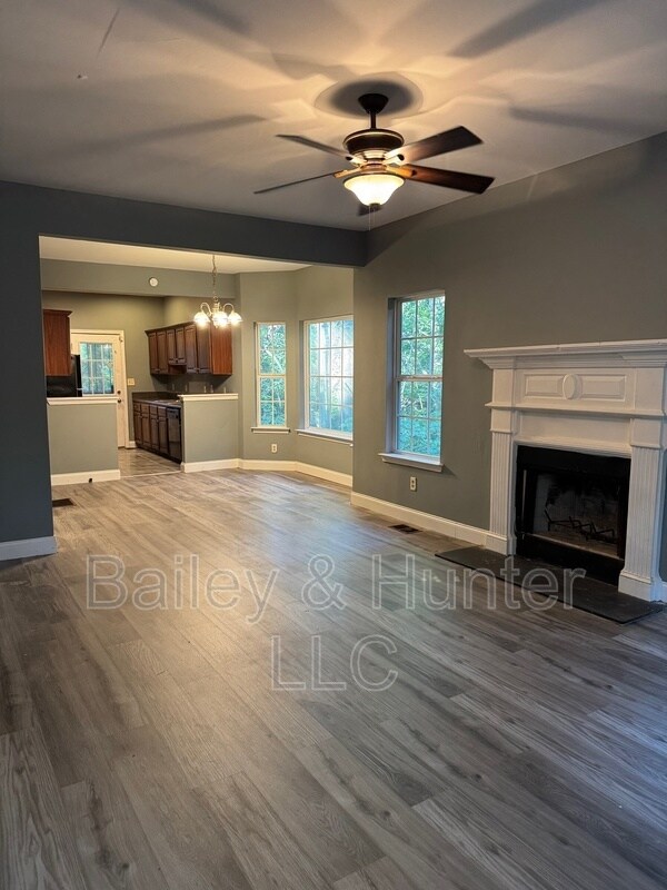 Building Photo - 850 Woods Dr NW