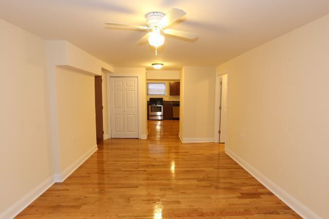 Building Photo - 1141 W Oakdale Ave