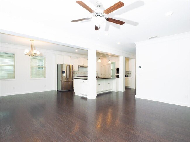 Building Photo - 4865 Alexandria Ave