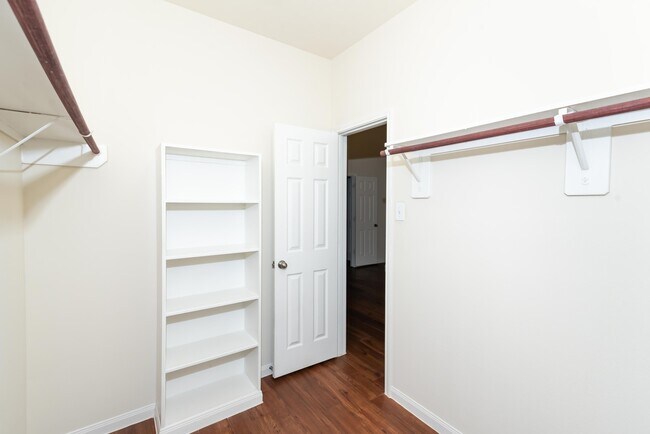 Building Photo - 16 Leisure Shore Ct