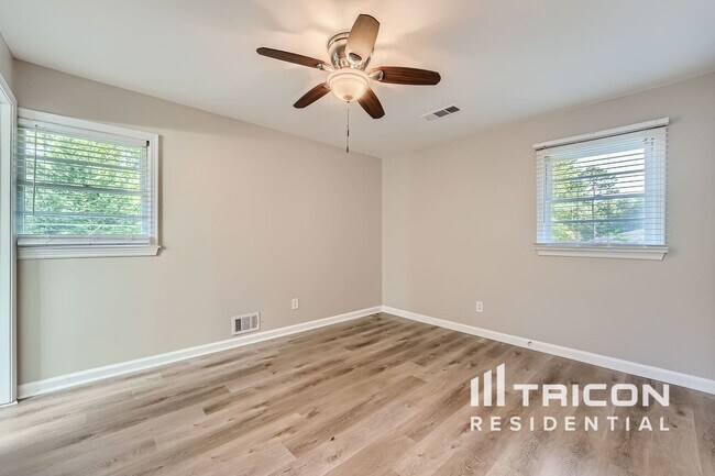 Building Photo - 4142 Pine Valley Dr