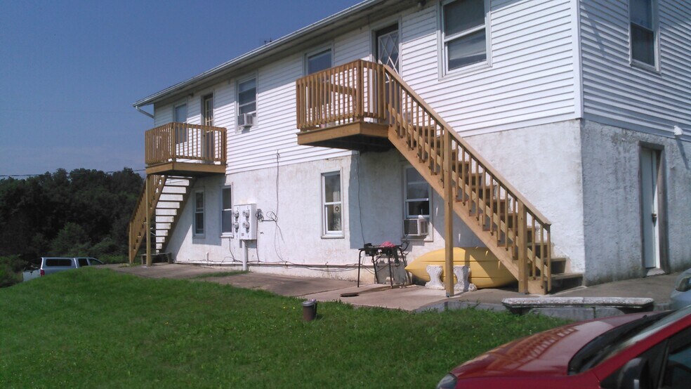 rear entrance - 95 Spruce Run Rd