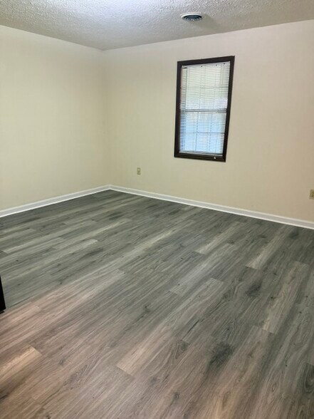Building Photo - 109 Jay Ln