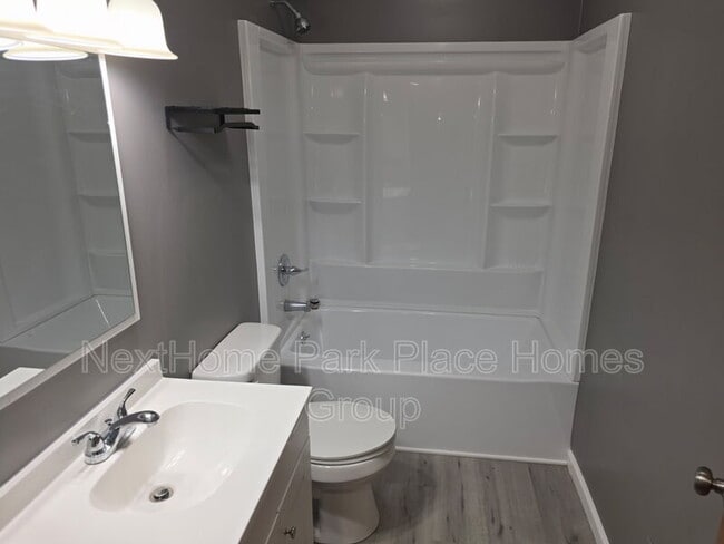 Building Photo - 3000 Dartmouth Dr