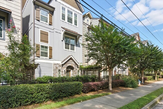 Building Photo - 545 Mirrormont Dr